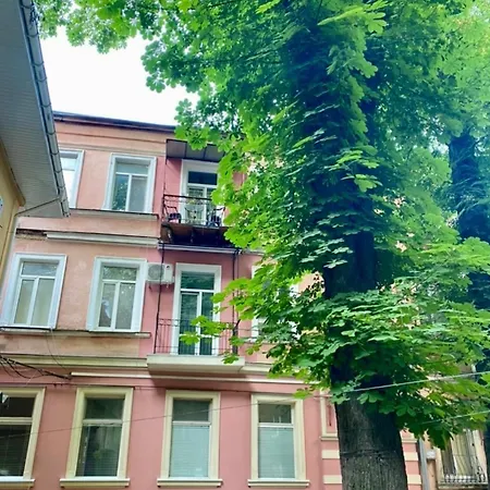 Monro-style In The Historical Center *
